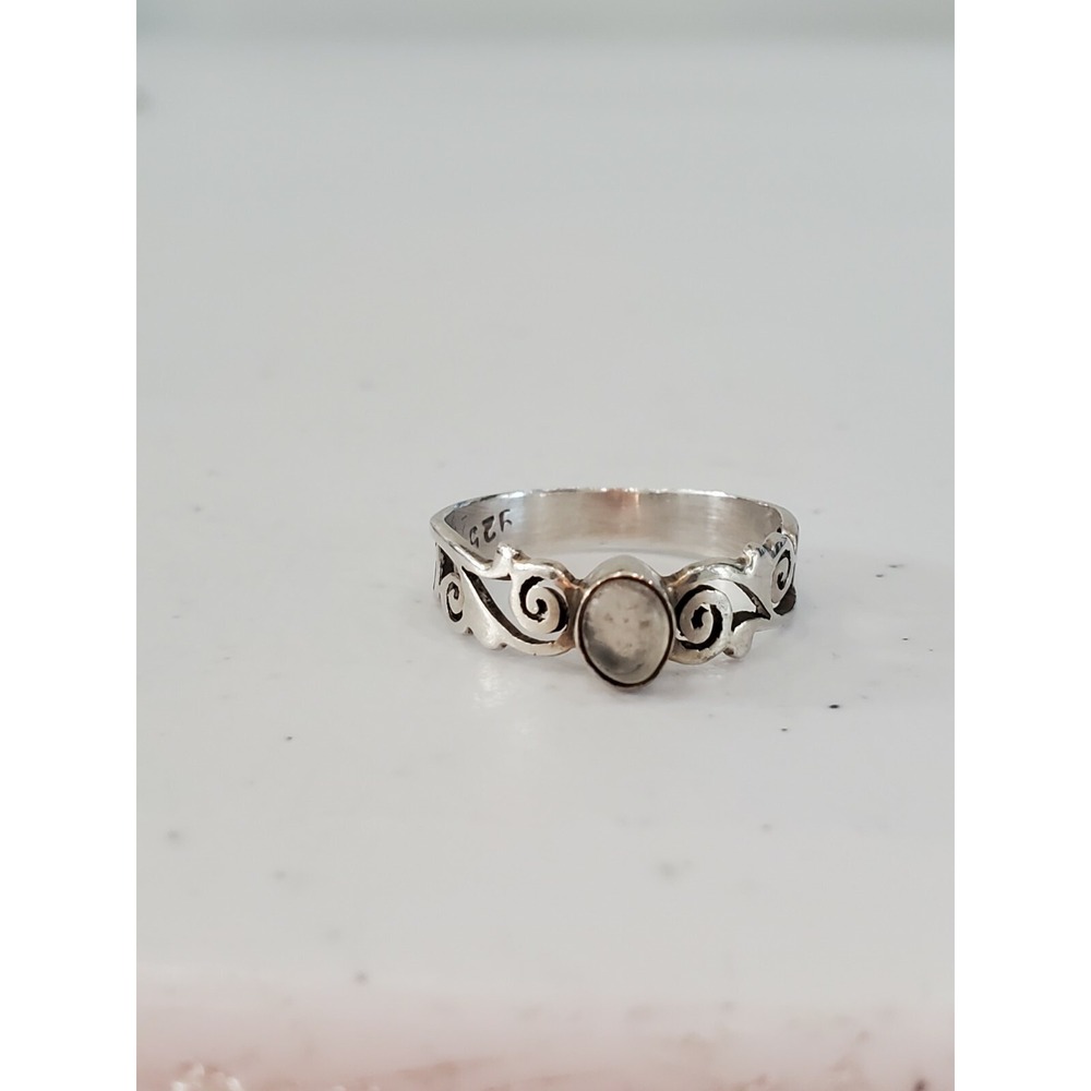 Stunning 925 Sterling Silver Ring Size 7
